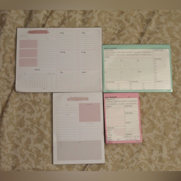 LOT: Paperian Daily + Weekly Undated Desk Planner - Picture 2 of 9